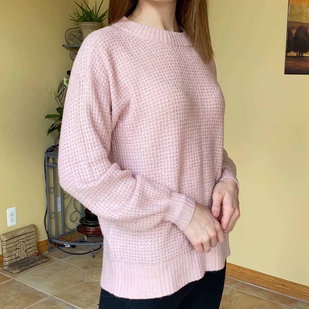 Light pink pull over sweater